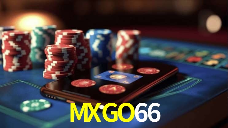 Escena dinámica inspirada en casino con iluminación MXGO66, cartas, fichas e íconos de juegos digitales en un espacio moderno de juegos.
